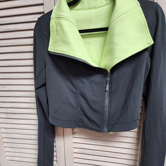 Lululemon Cropped Jacket - Picture 2 of 3